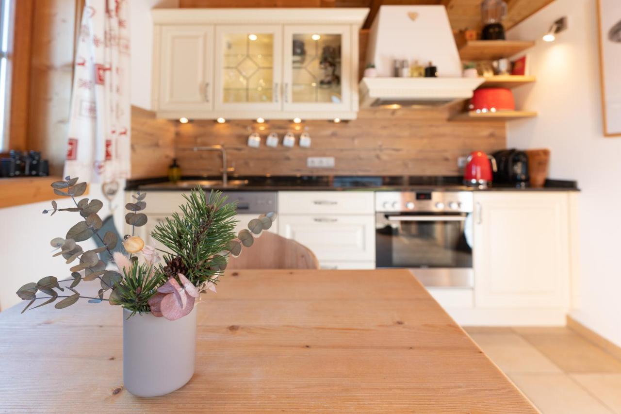 Dorfchalets & Apartments - Authentic Experience In Centre Of Kaprun Including Tauernspa And Summercard Екстериор снимка