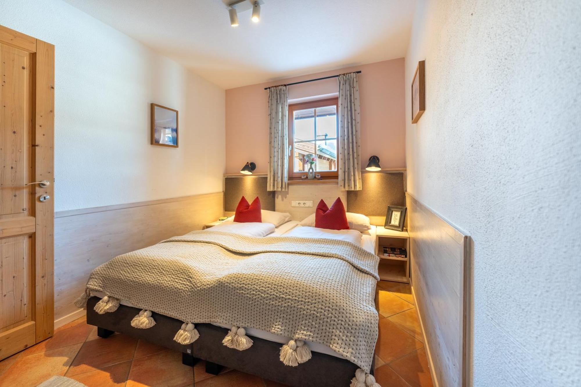 Dorfchalets & Apartments - Authentic Experience In Centre Of Kaprun Including Tauernspa And Summercard Екстериор снимка